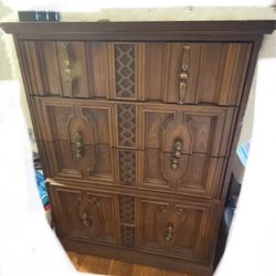 Chest of Drawer & 1 Night Stand