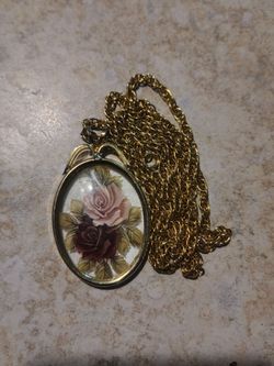 Vintage Oval Rose Pendant Necklace Gold Chain