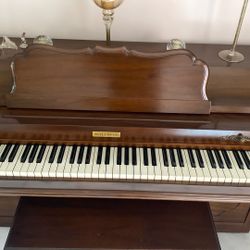 Piano. (Baldwin) 