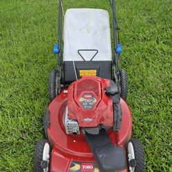 Toro Recycler with Personal Pace 22-in Gas Self-propelled lawn mower with 163-cc Briggs and Stratton Engine