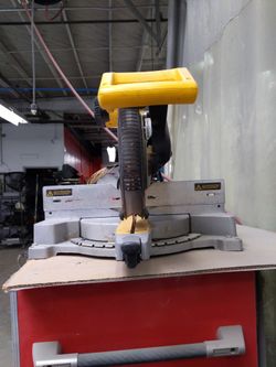 DeWalt Doble Beveled Sliding Saw