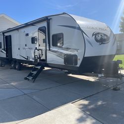 CLEAN!! 2021 37’ FOREST RIVER TOY HAULER 