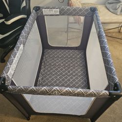 Dream On Me Zoom Portable Playard 