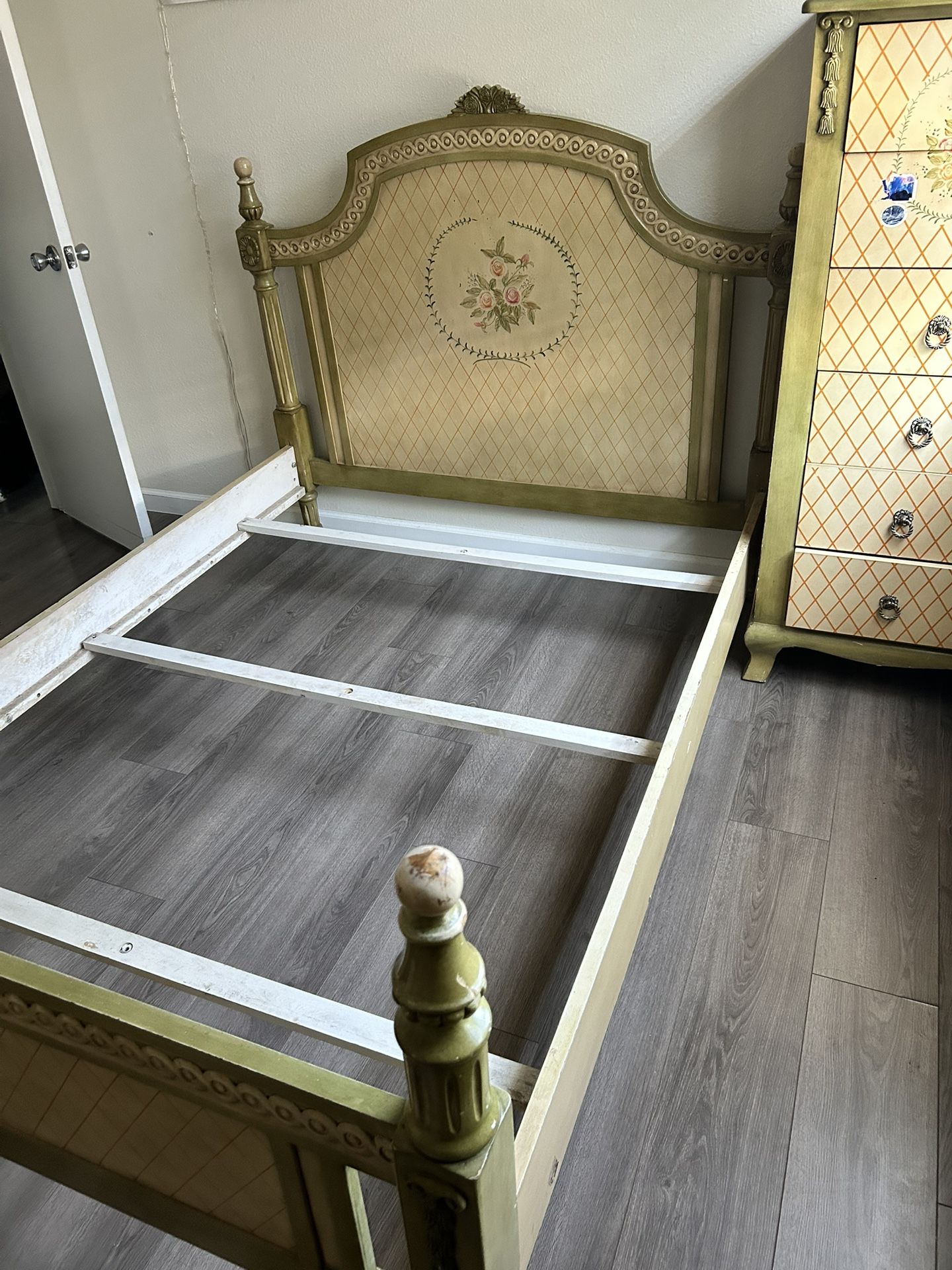French Country Antique Full size 5 Pc. Bedroom Set