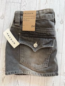 NWT PacSun Lara Low Rise Gray Denim Mini Skirt Size 24 100% Cotton Pockets