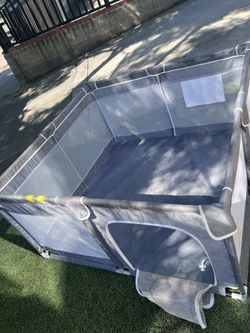 Kids play pen