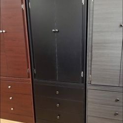 Wardrobe / Guardaropa