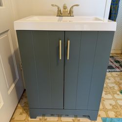 24 Inch Bathroom Vanity Glacier Bay Green NEW