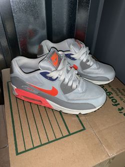 Preowned size 5.5 Nike Air max in great condition