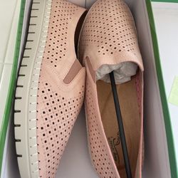 Easy Street women’s blush slip on shoes size 9 1/2 wide
