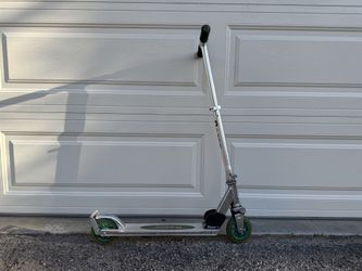 Razor - 2 Authentic Scooters - Barley Used. $25 Each Or 2 For $40