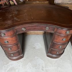 Vintage Sligh-Lowry Mahogany Kidney-Shaped Desk – 1940s