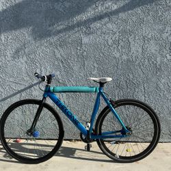 Throne Phantom Bike