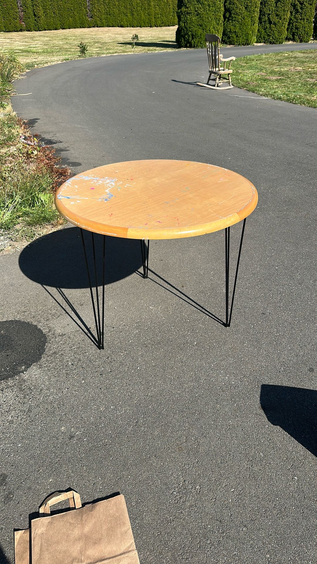 Round Art Table