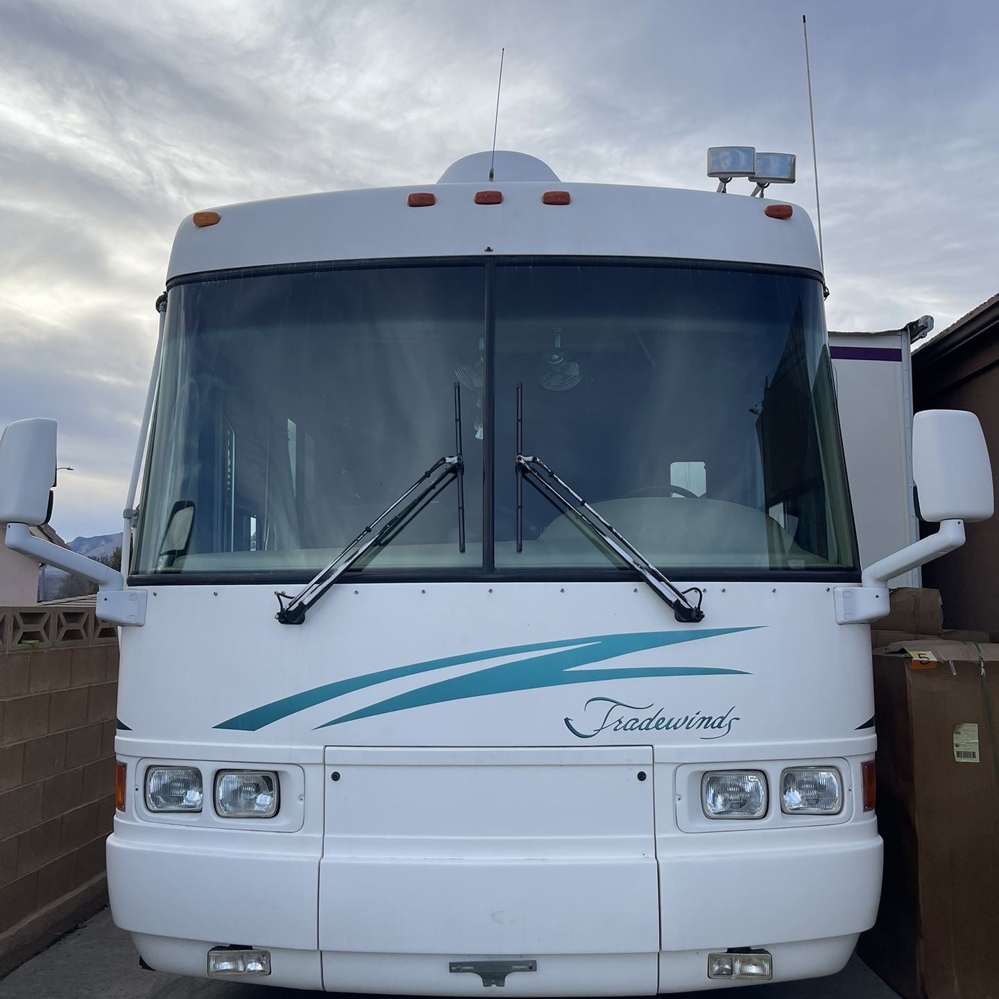 2001 National Trade Winds Diesel 330