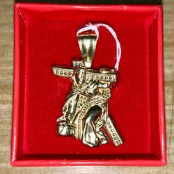 10k JESUS CARRYING CROSS Pendant 4.7 Grams