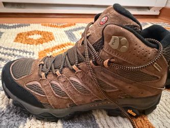 HIKING BOOTS Merrell Moab Mid Waterproof (7.5)