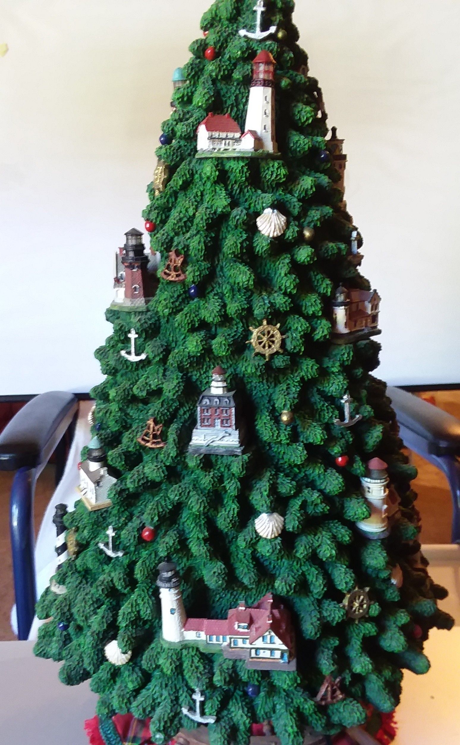 DANBURY MINT LIGHTHOUSE CHRISTMAS TREE....RETIRED.. for Sale in Lusby