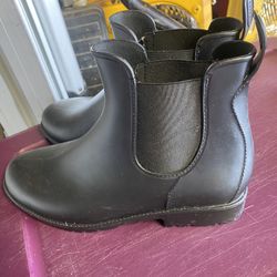 Like New Slip Resistant Work Boots