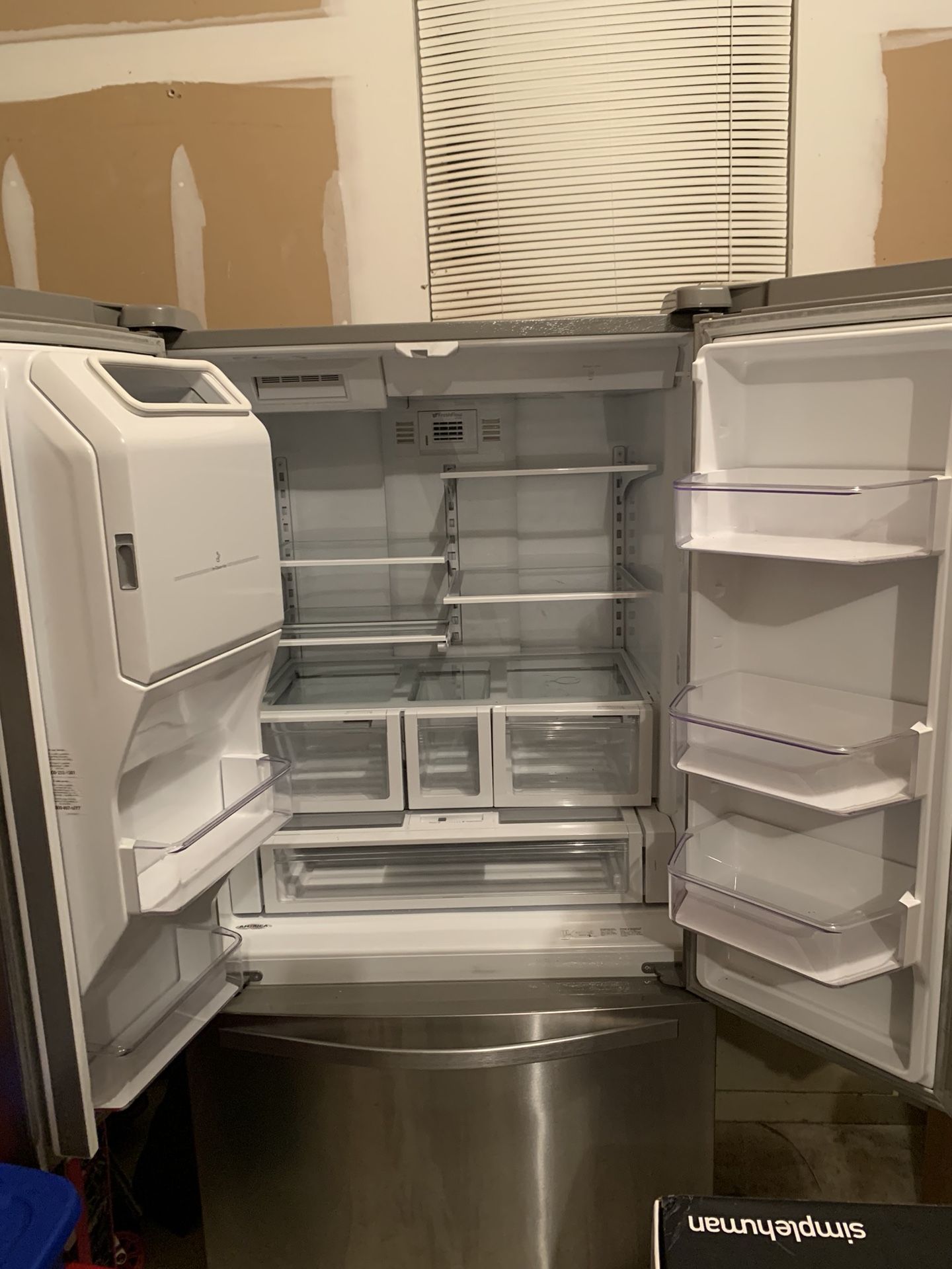 Whirlpool Gold series 25 cubic foot refrigerator for Sale in Franklin