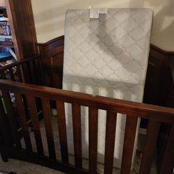 Wooden Crib & Breathable Mattress 