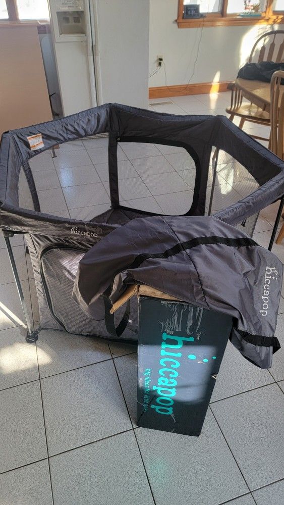 Playpen Hiccapop 53" $30