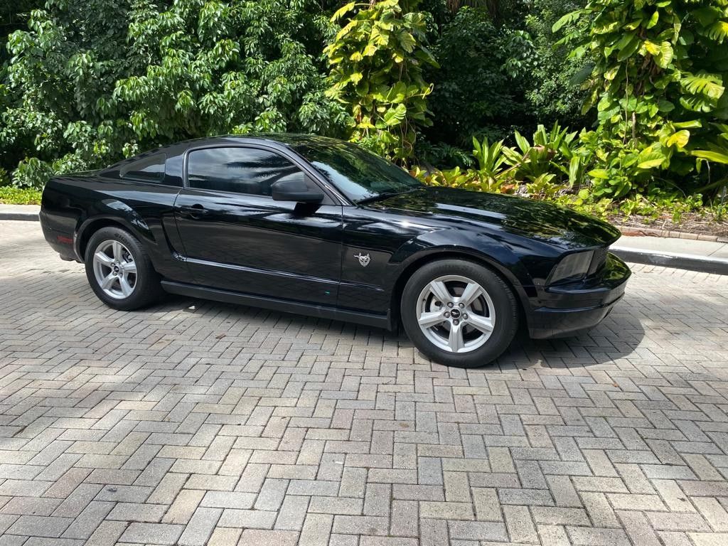 2010 FORD MUSTANG 4.0 L CLEAN TITLE.  