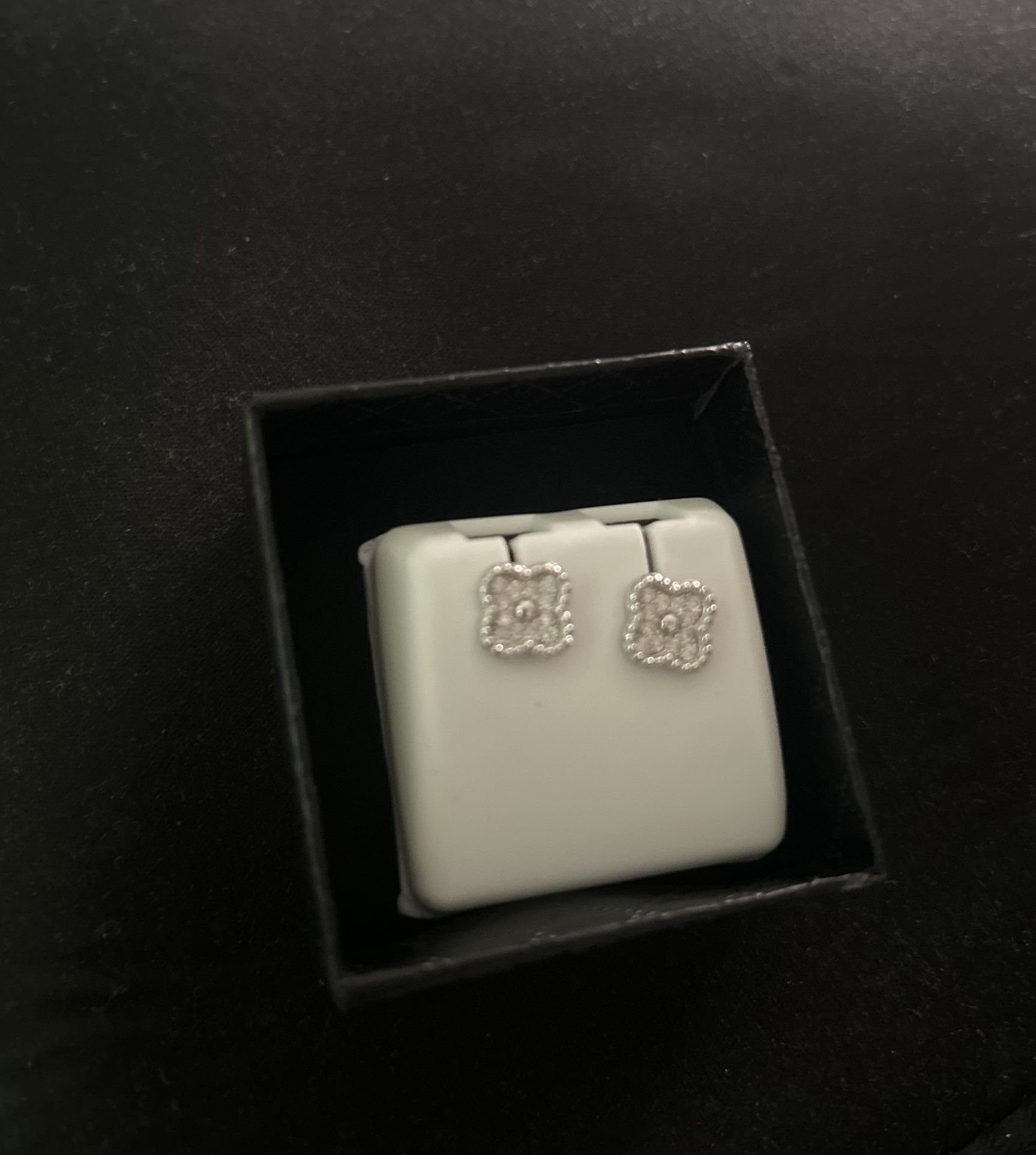 Moussanite Clover Earrings 