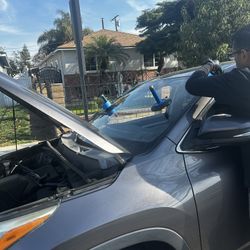 AUTO GLASS REPLACEMENT/ VIDRIOS