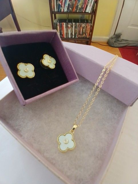 Clover Necklaces & Earing Set