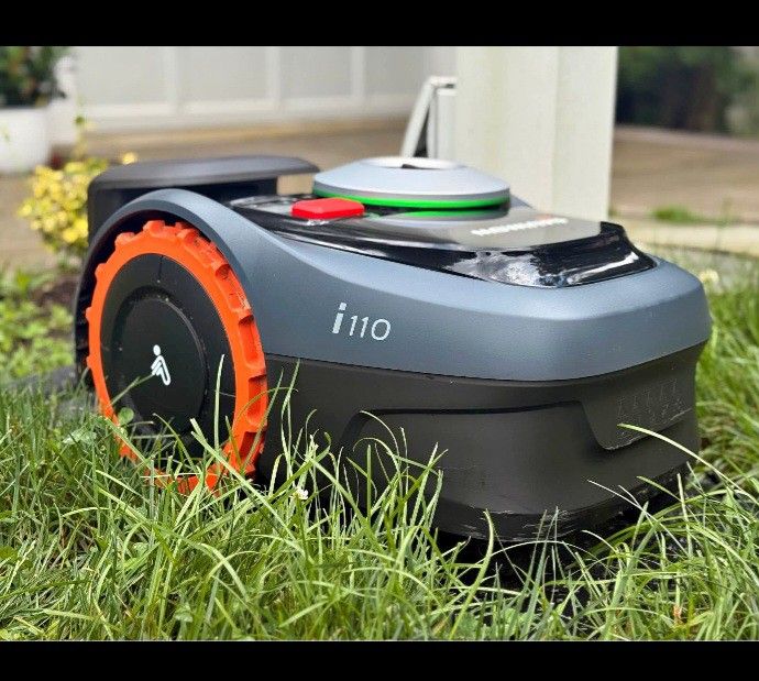 Segway-Navimow-i110-Robot-Mower