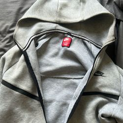 Nike Tech grey