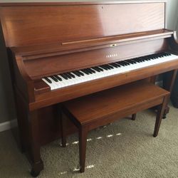 Wonderful Sound Yamaha Studio Upright Piano / Will Deliver + Tuning  