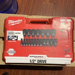 Milwaukee shockwave impact duty 19 pc 1/2 impact socket kit