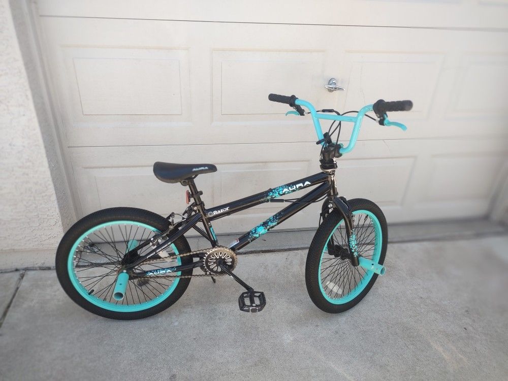 Kids 20 Inch Razor Arua BMX Bike
