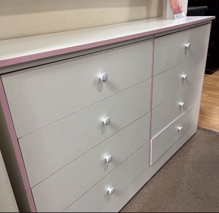 8 DRAWER DRESSER