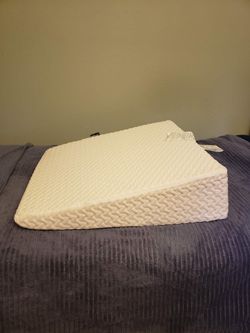 Incline Wedge Pillow