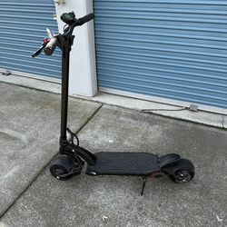 Kabo Mantis 8 Electric Scooter – LIKE NEW