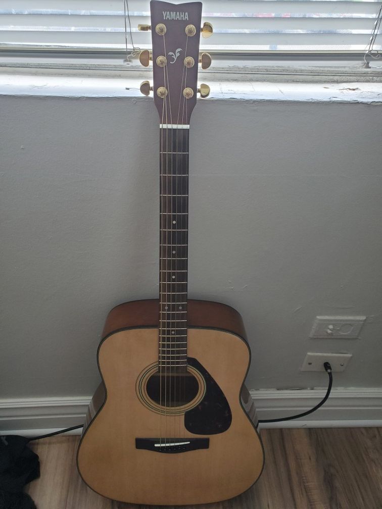 Yamaha f335 Acoustic Guitar