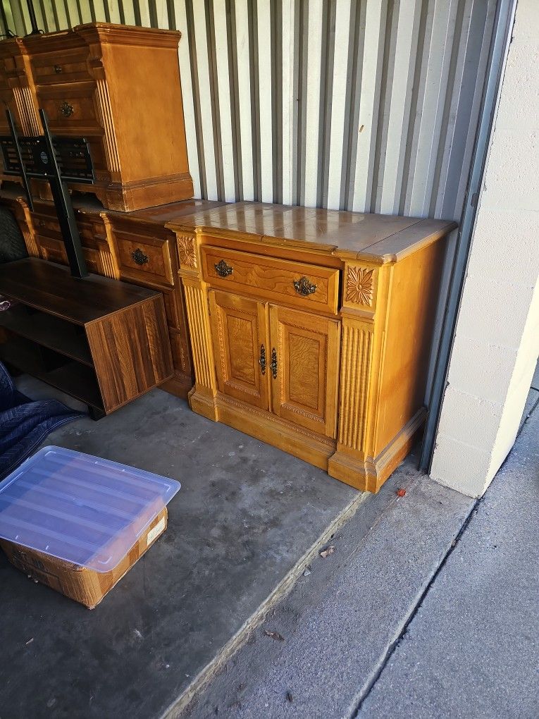 Vintage bedroom set king size bed with dressers