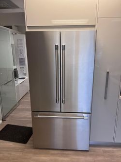 Thermador Professional series 36in Freestanding French Door Smart Refrigerator