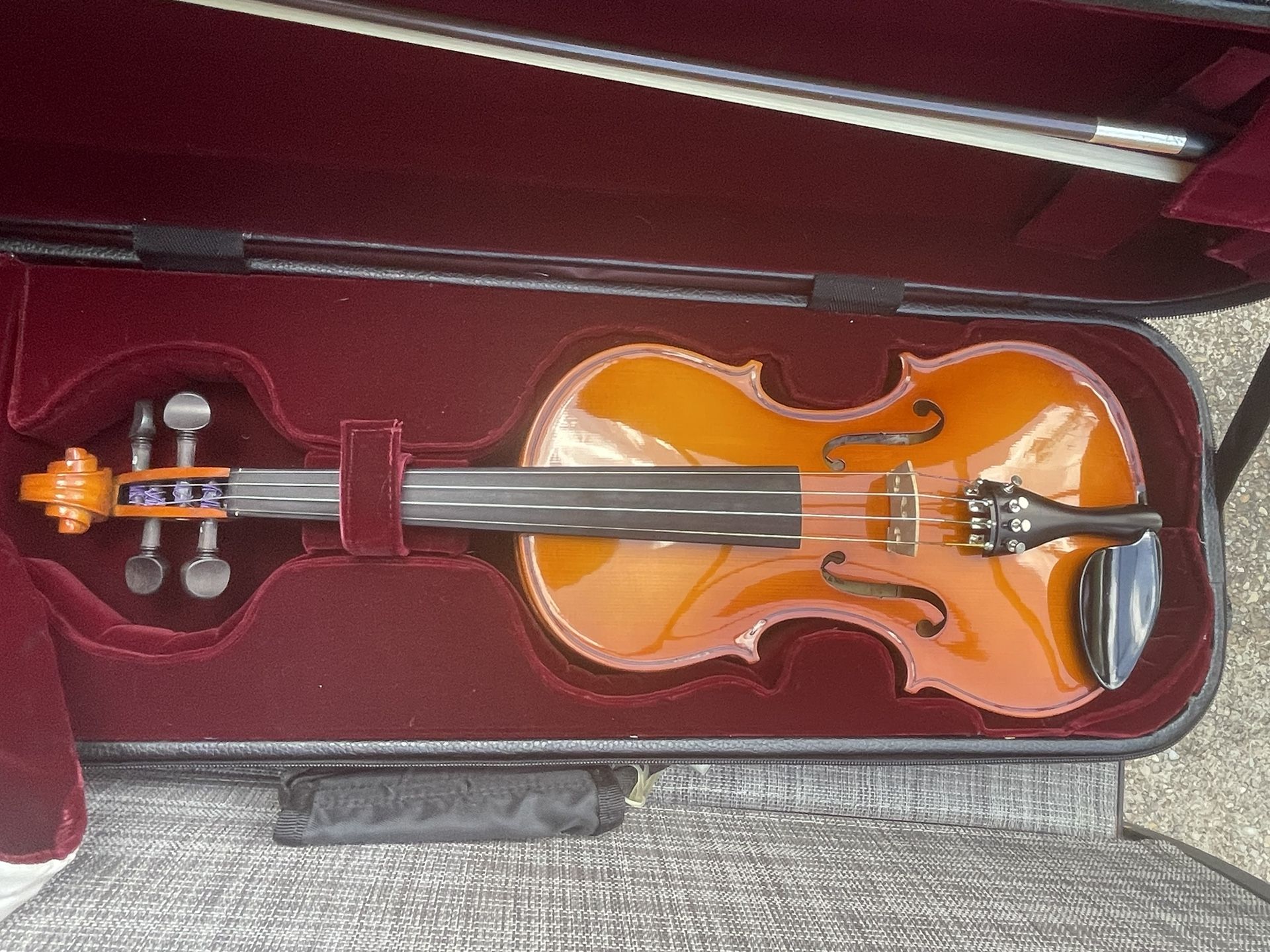 Selmer Violin With travel Case