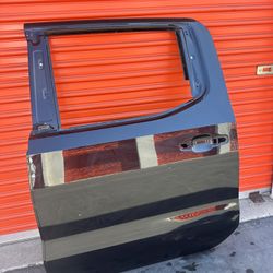 2019-2025 GMC SIERRA 1500 DENALI - CHEVY SILVERADO 1500 LEFT  DRIVE  REAR DOOR OEM