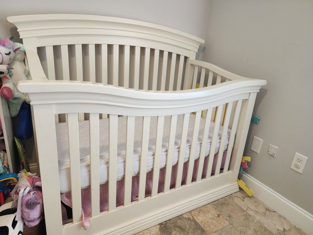 Baby Crib & Changing Station Set w/ Mattress – White