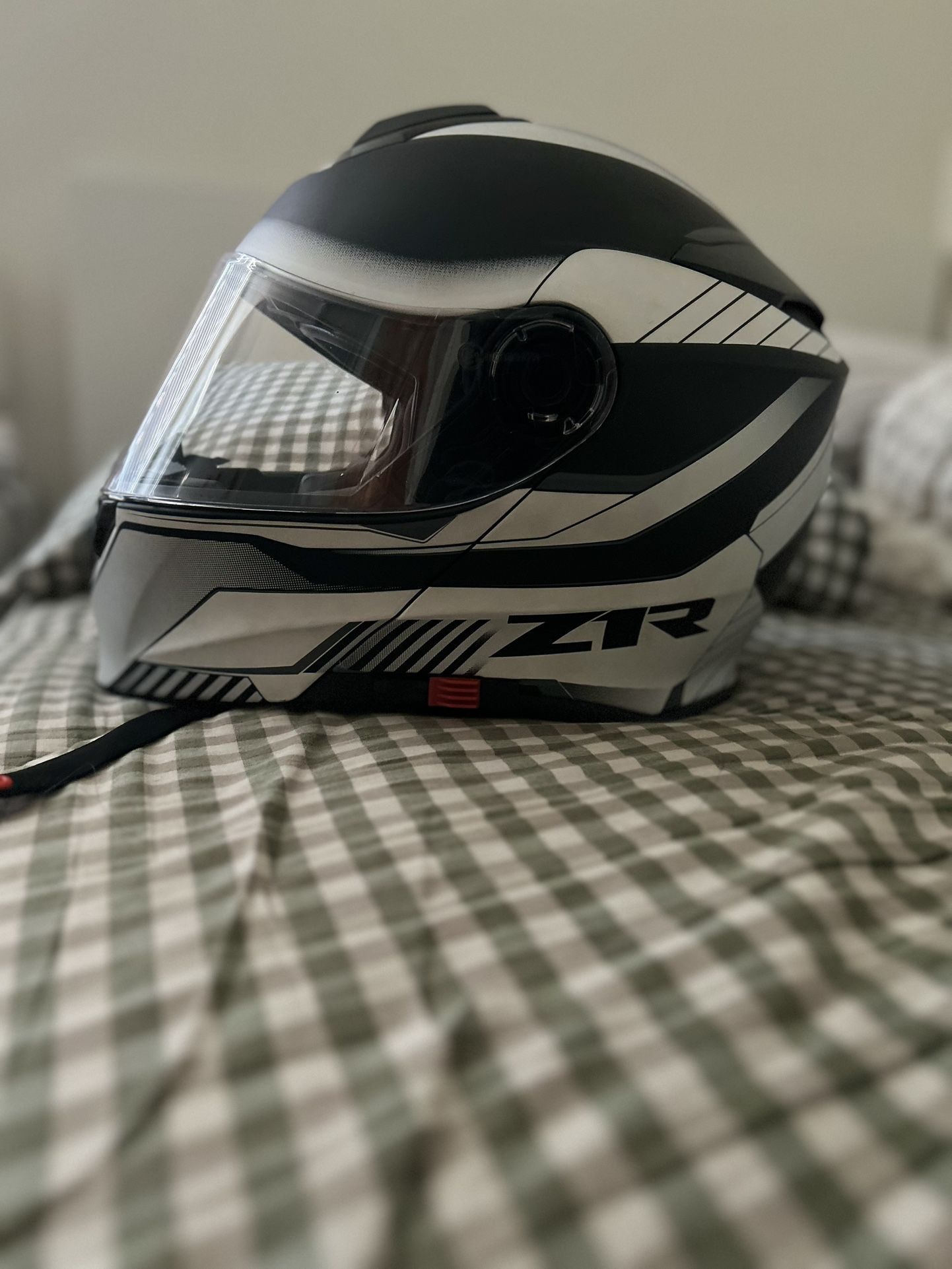Z1R Motorcycle White Black Helmet size X-Large