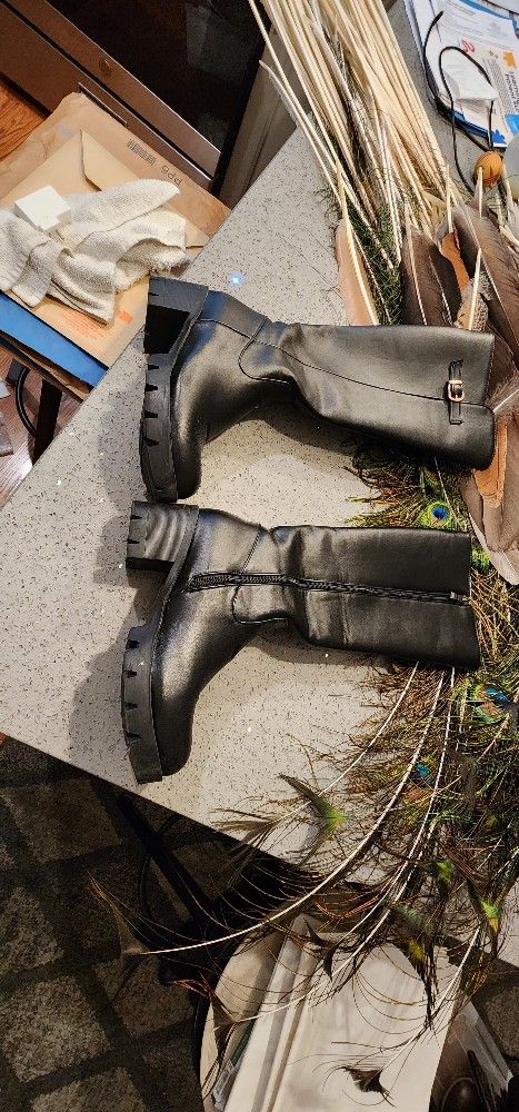 Women's Black Boot 7.5