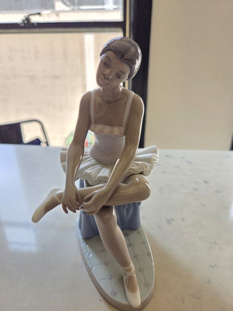 Lladro Porcelain Figurine