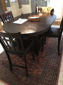 Kitchen table (4 chairs)