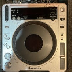 Pioneer CDJ 800 Mk2 With Pioneer 500 Mixer Used For $700 If Interested Contact Roy Smith