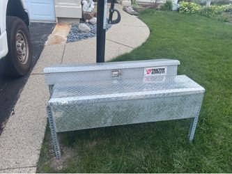 Truck tool box